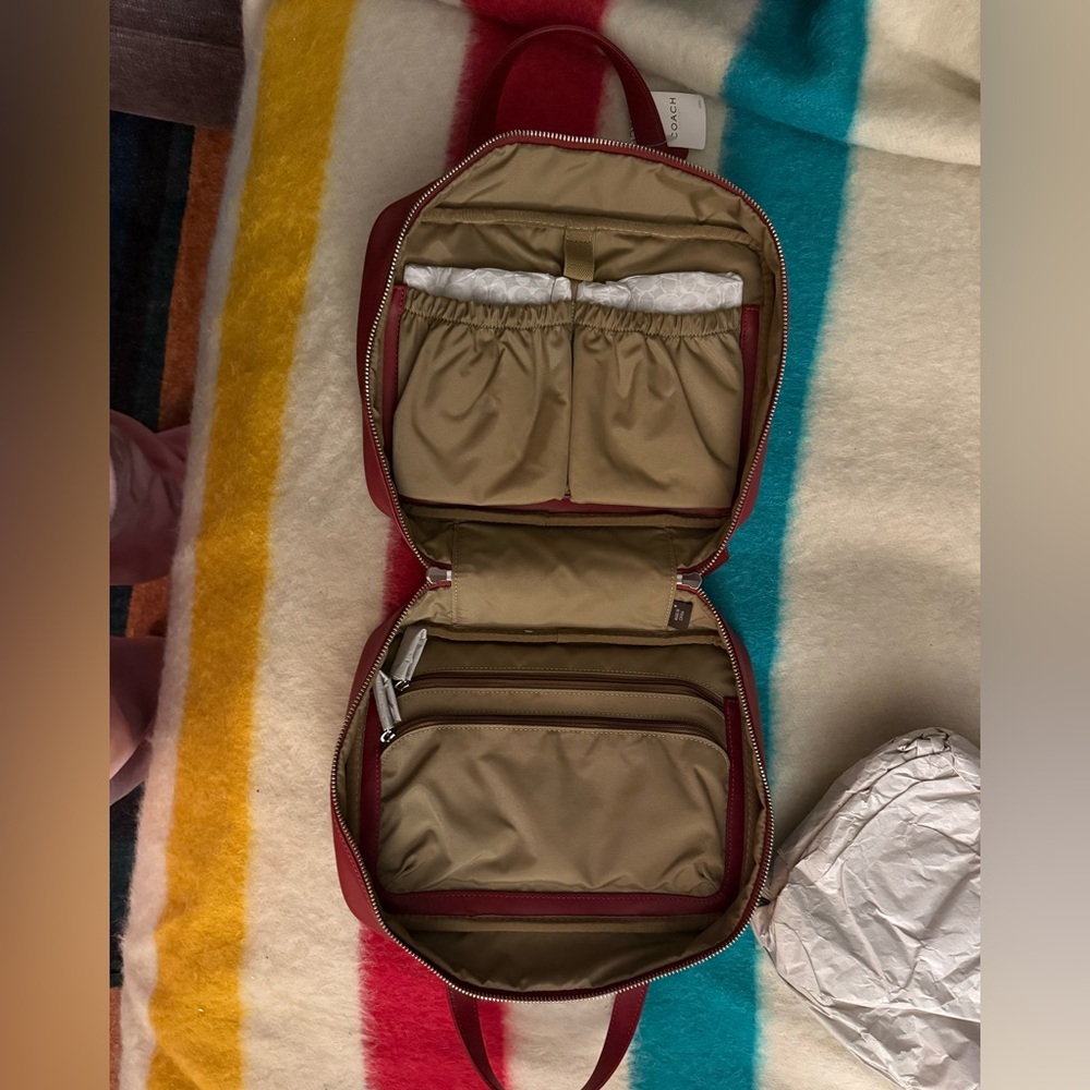 Red Leather coach toiletry bag - Picture 8 of 11
